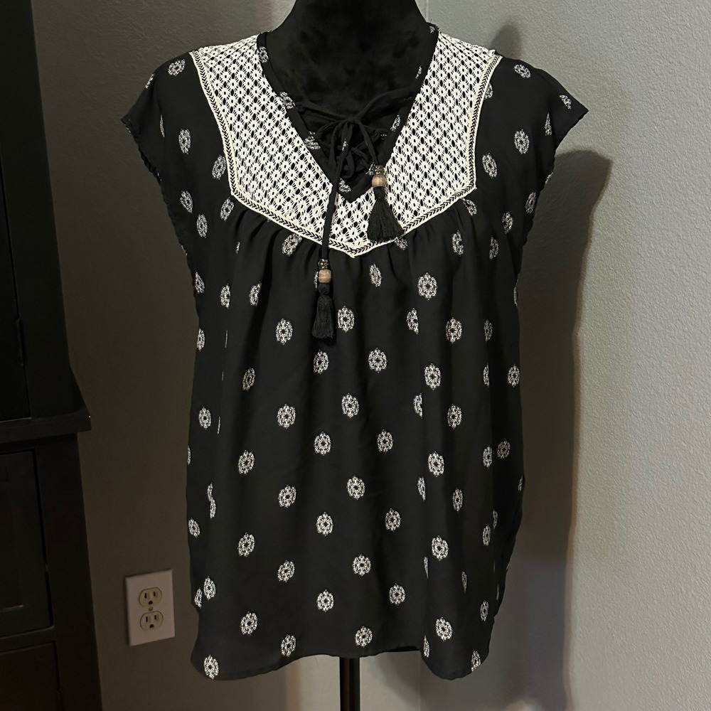 Rewind Blouse Medium Black Boho Peasant Crochet Yoke Tassel Indie Top